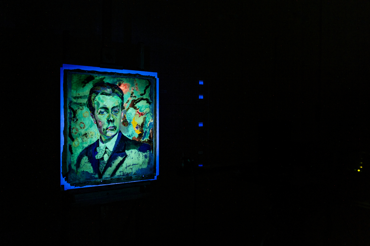 Analyse d'un autoportrait de Robert Delaunay par imagerie multispectrale de photoluminescence. © Cyril FRESILLON / PPSM / IPANEMA / CNRS Images